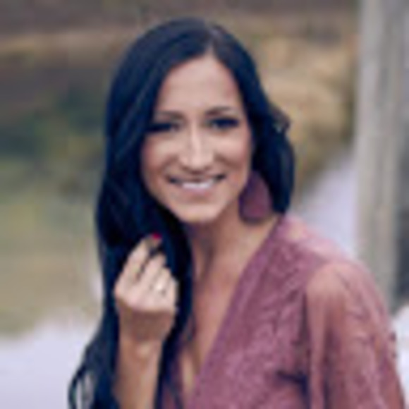 Meet your Posher, Sara - Picture 2 of 2